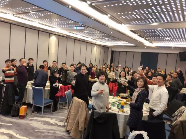 集思儀器全體員工共同舉杯，共祝大家新年快樂、公司蓬勃發(fā)展